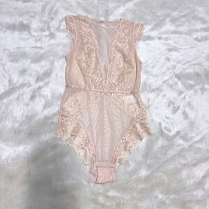 NWOT HM Pale‎ Pink Floral Lace Mesh Bodysuit V-Neck Size 6 Romantic Ethereal
